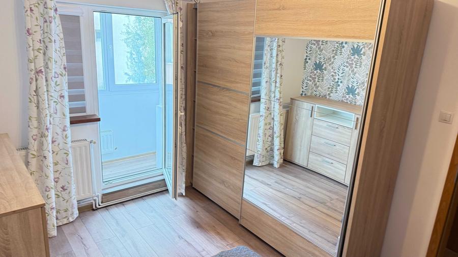Apartament cu 3 camere semidecomandat în Exterior Vest
