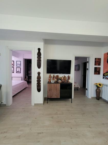 Apartament cu 3 camere semidecomandat în Central