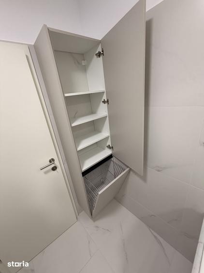 Apartament cu 3 camere decomandat în Tractorul