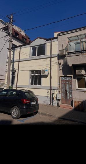Casă individuală cu 5 camere cu Canalizare în Dorobanți