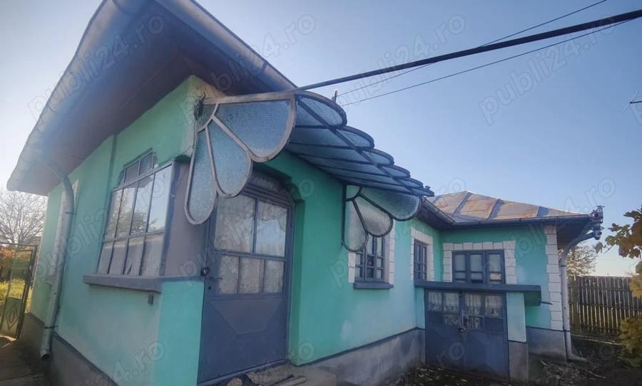 Casă cu 5 camere cu Teren 1820 Mp în Perișor