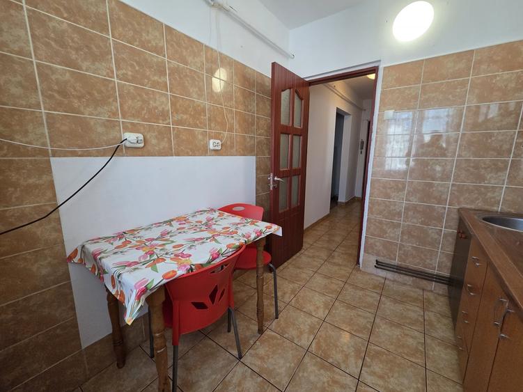 Apartament cu 2 camere decomandat, mobilat în Mircea cel Bătrân