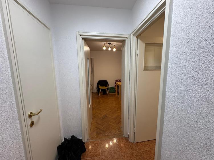 Apartament cu 2 camere semidecomandat în P-ța Victoriei