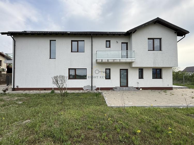 Duplex cu 5 camere cu Canalizare în Dragomirești-Deal