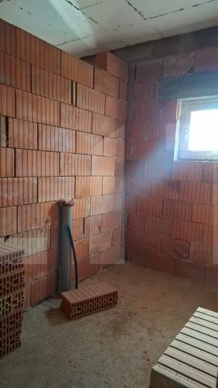 Casă individuală cu 4 camere cu Garaj în Slătioara