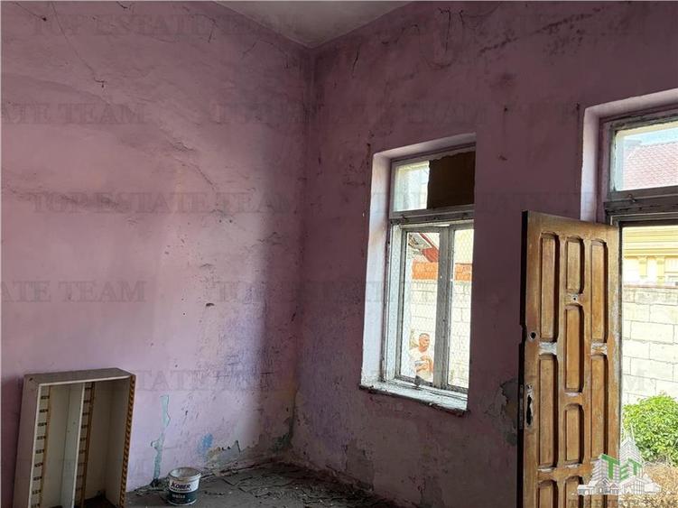 Casă individuală cu 6 camere cu Canalizare în ICIL