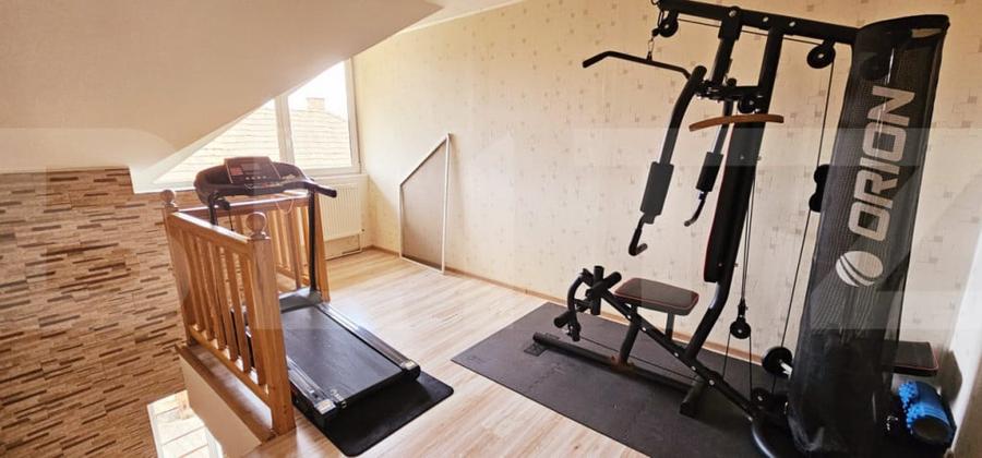 Casă cu 5 camere cu Teren 1346 Mp în Central