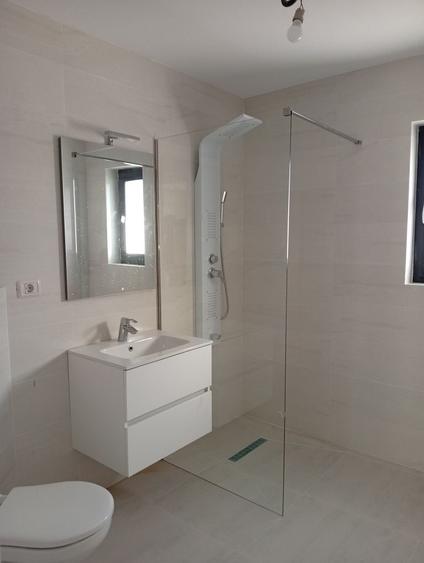 Casă cu 4 camere cu Teren 400 Mp în Bradu