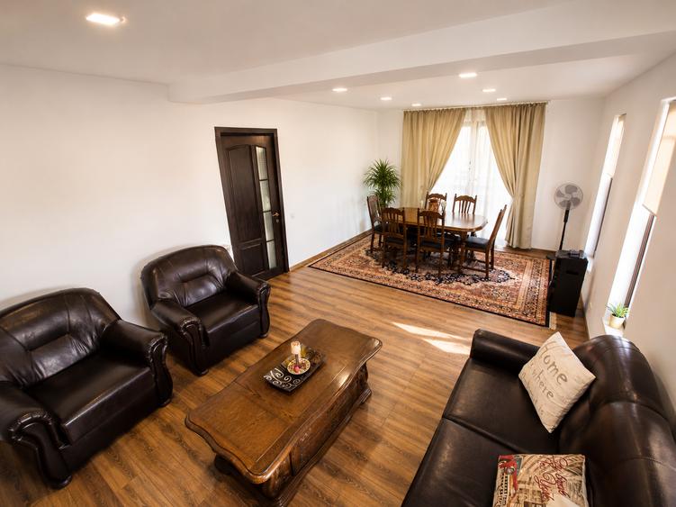 Casă cu 5 camere cu Teren 537 Mp în Buzaului