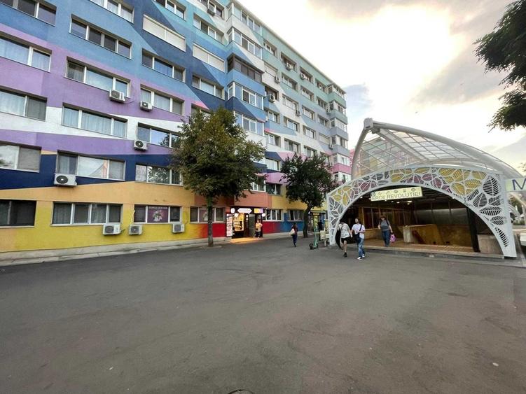 Proprietar 2 cam, metrou Eroii Revolutiei, decomandat, mobilat modern - 2