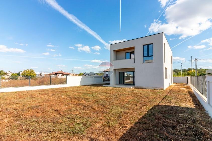 Casă individuală cu 5 camere cu Teren 450 Mp în Brănești