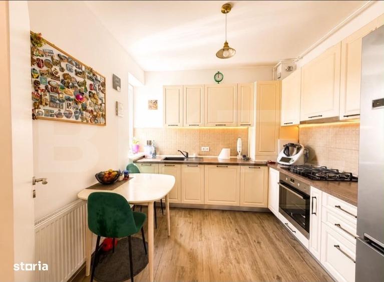 Apartament cu 3 camere decomandat în Tractorul