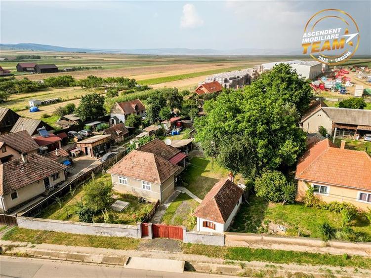 Casă individuală cu 4 camere cu Canalizare în Cernat