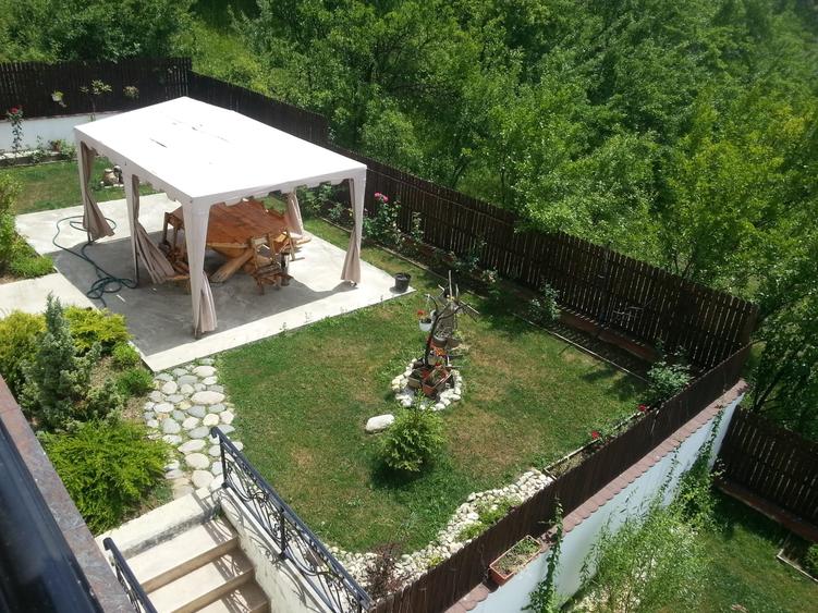 Casă individuală cu 6 camere cu Teren 3000 Mp în Călinești