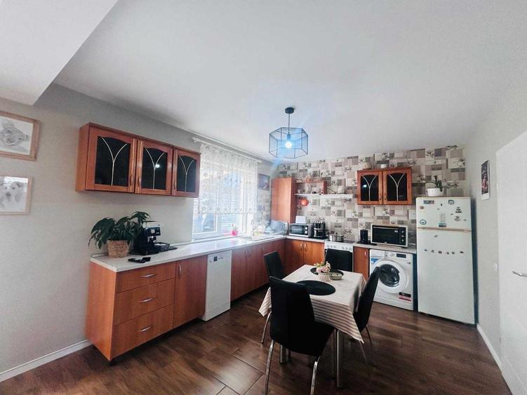 Duplex cu 5 camere cu Canalizare în Florești