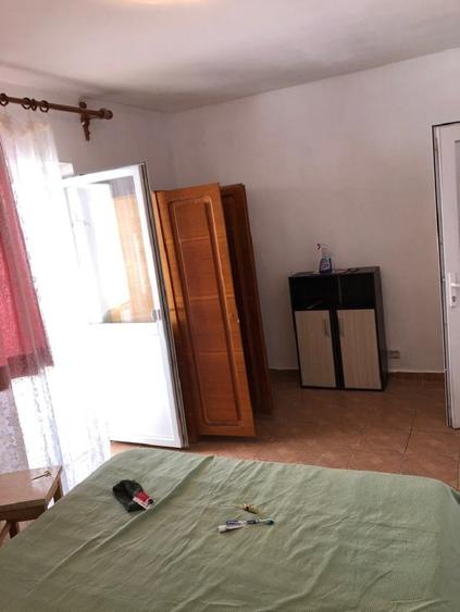 Apartament cu 2 camere decomandat în Podul de Fier