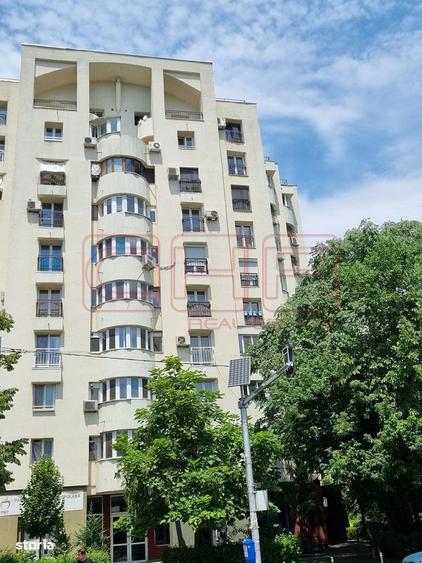 Apartament cu 3 camere decomandat, mobilat în Tei