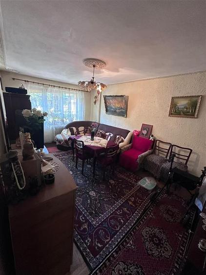 Apartament cu 3 camere decomandat în Podu Roș