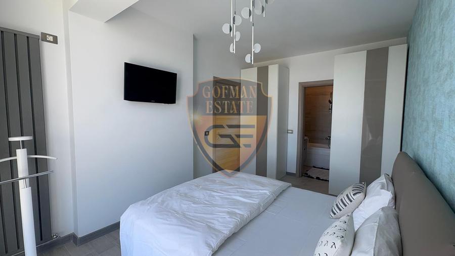 Apartament cu 3 camere semidecomandat, mobilat în Nord