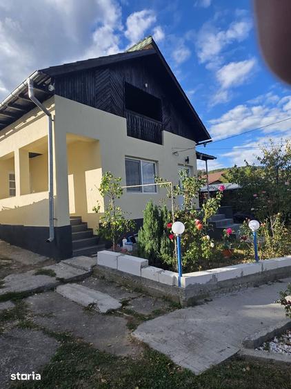 Casă cu 2 camere cu Teren 1300 Mp în Davidești