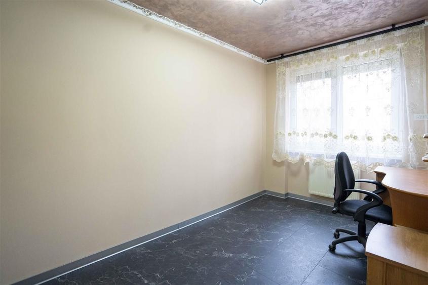 Apartament cu 3 camere semidecomandat în Rogerius