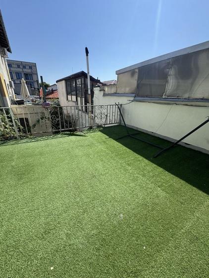 Casă individuală cu 6 camere cu Canalizare în Cotroceni