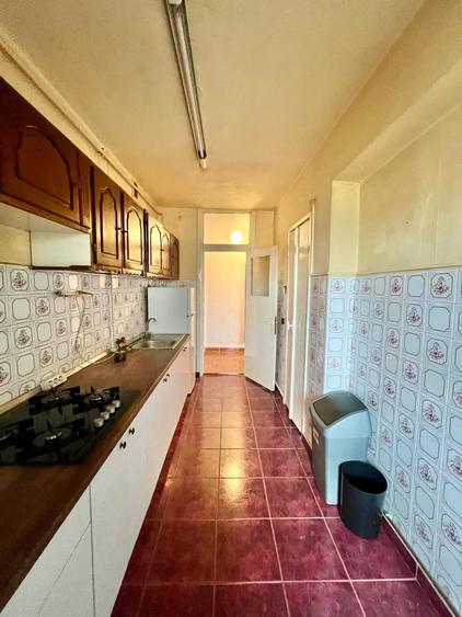 Apartament cu 3 camere decomandat, mobilat în Dacia