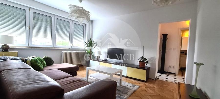 Apartament cu 3 camere semidecomandat, mobilat în Titan