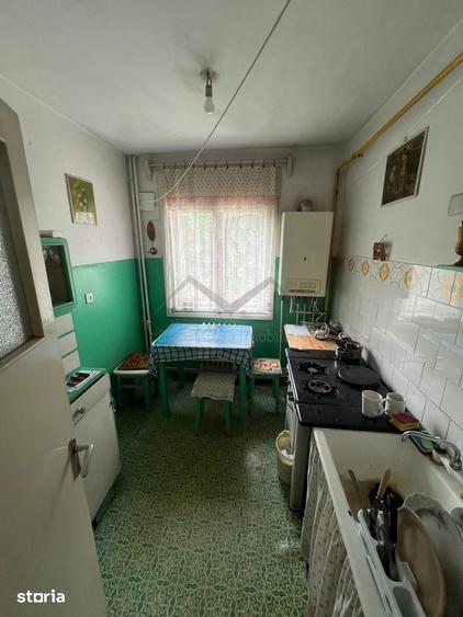 Apartament cu 4 camere semidecomandat în Podu Roș
