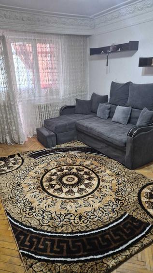 Apartament cu 3 camere semidecomandat în Central