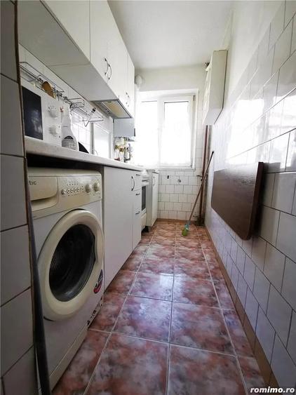 Apartament cu 3 camere semidecomandat în Dacia