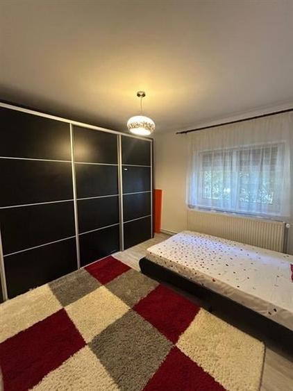 Apartament cu 4 camere semidecomandat în Florilor