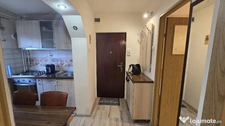 Garsonieră decomandată în Central