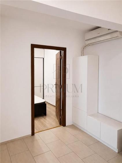 Apartament cu 3 camere decomandat, mobilat în Dâmbovița