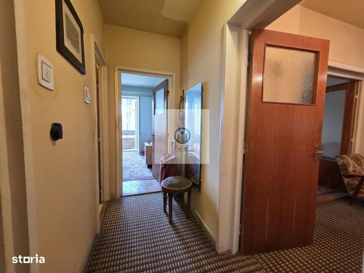 Apartament cu 4 camere decomandat în Deve