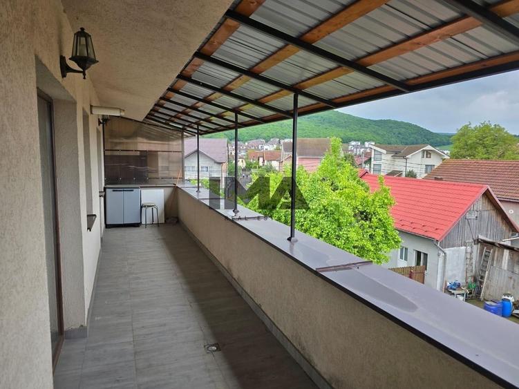 Apartament cu 2 camere semidecomandat, mobilat în Florești