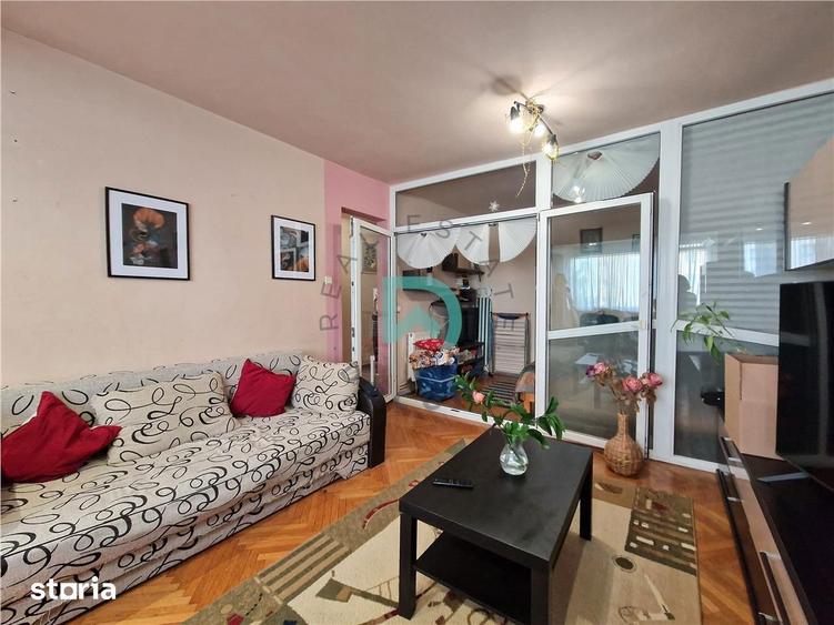 Apartament cu 3 camere decomandat în Griviței