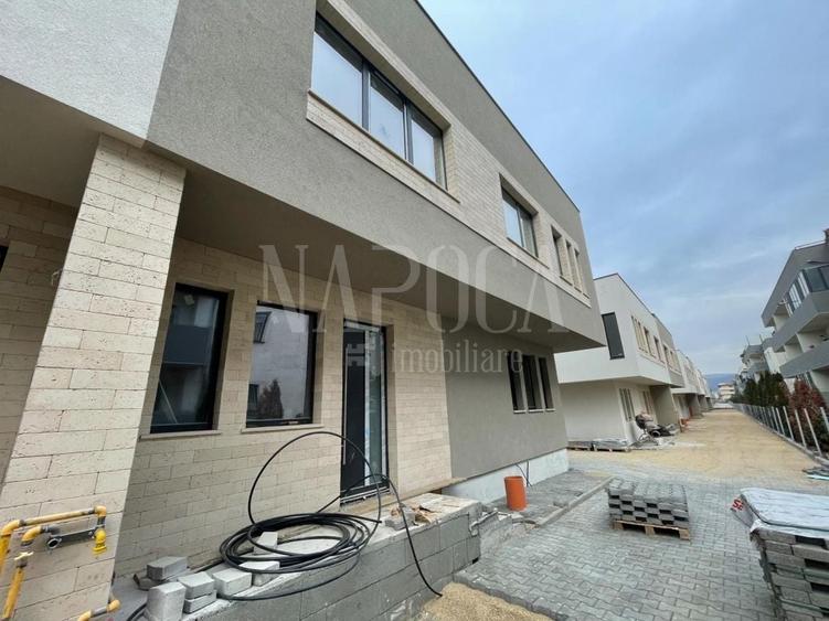 Duplex cu 4 camere cu Canalizare în Florești