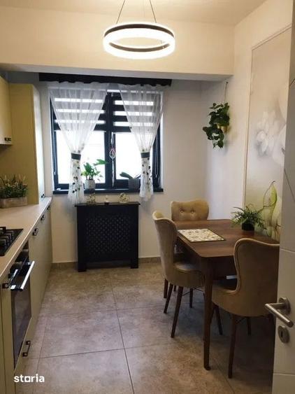 Apartament cu 3 camere decomandat, mobilat în Central