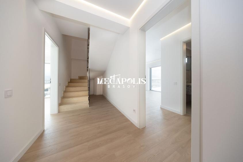 Penthouse cu 5 camere decomandat în Astra