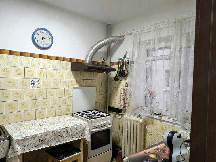 Apartament cu 3 camere decomandat, mobilat în Drumul Taberei