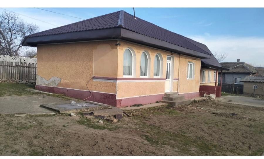 Casă cu 4 camere în Borcea
