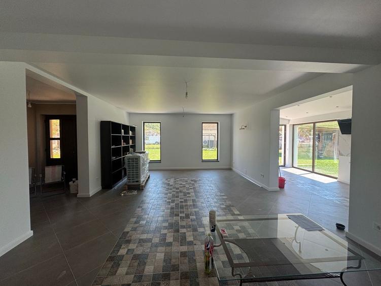 Casă individuală cu 5 camere cu Teren 1000 Mp în Pata