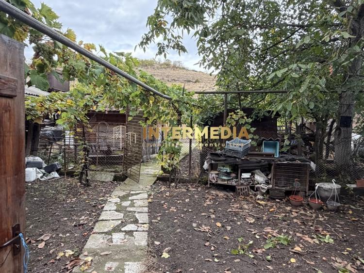 Casă individuală cu 6 camere cu Canalizare în Șard