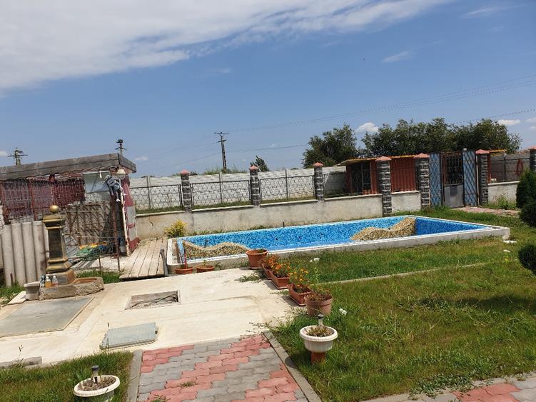 Casă cu 5 camere cu Teren 2600 Mp în Central