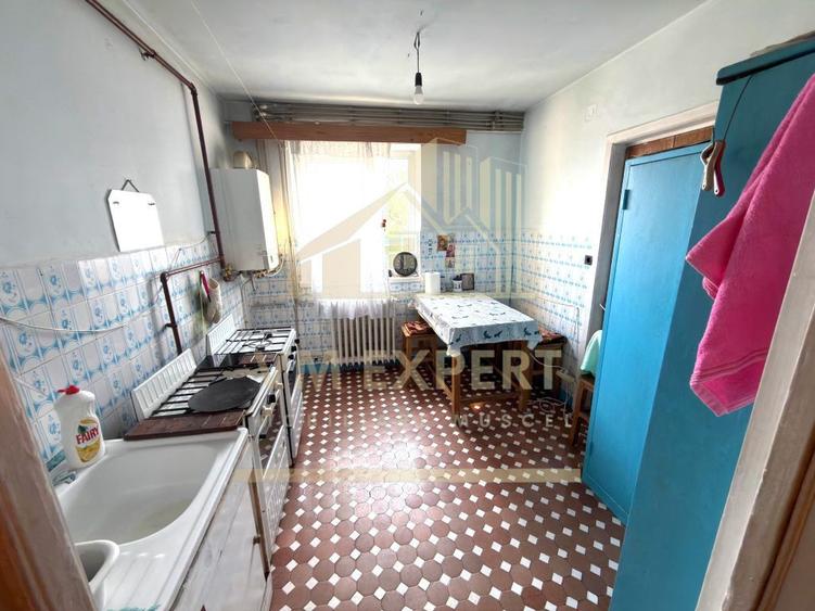 Apartament cu 3 camere semidecomandat în Central