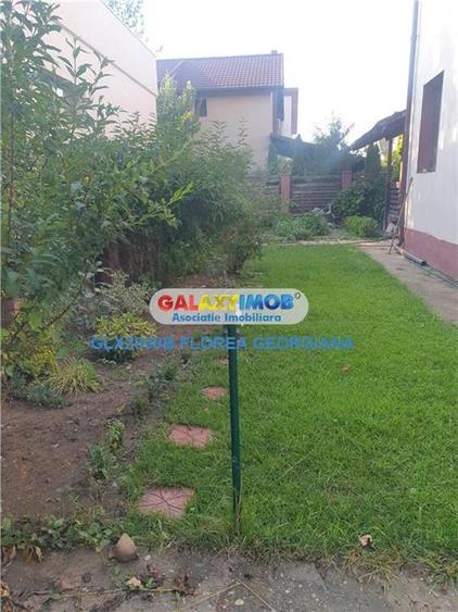 Casă cu 8 camere cu Garaj în Odăi