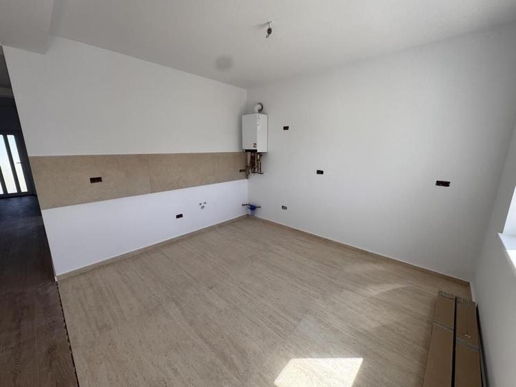 Duplex cu 3 camere cu Canalizare în Moșnița Nouă