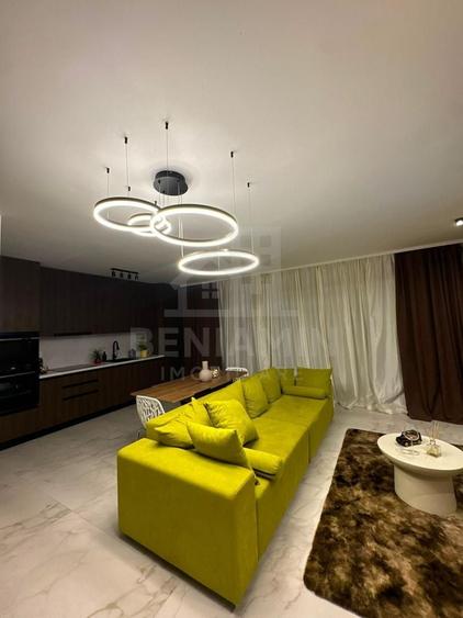 Apartament cu 3 camere semidecomandat în Rovine