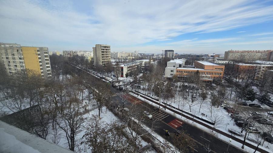 Garsonieră decomandată, mobilată în Titan
